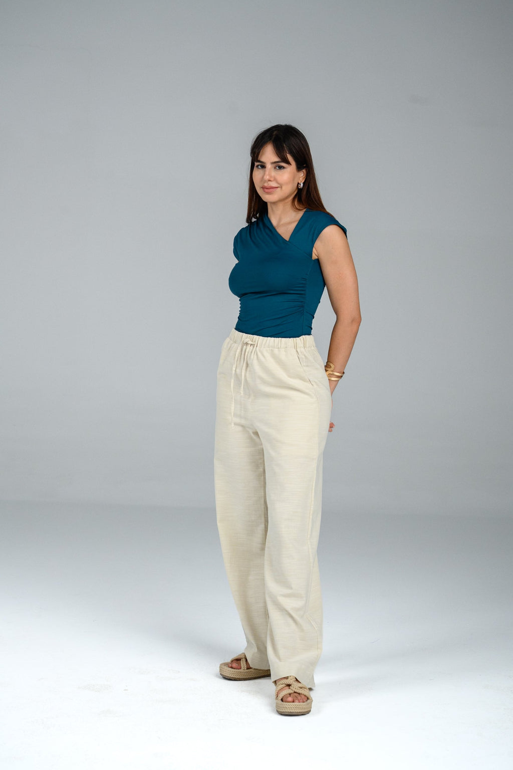 Pantalon structuré Alyne – Pantalon femme Labelnou – vue 2